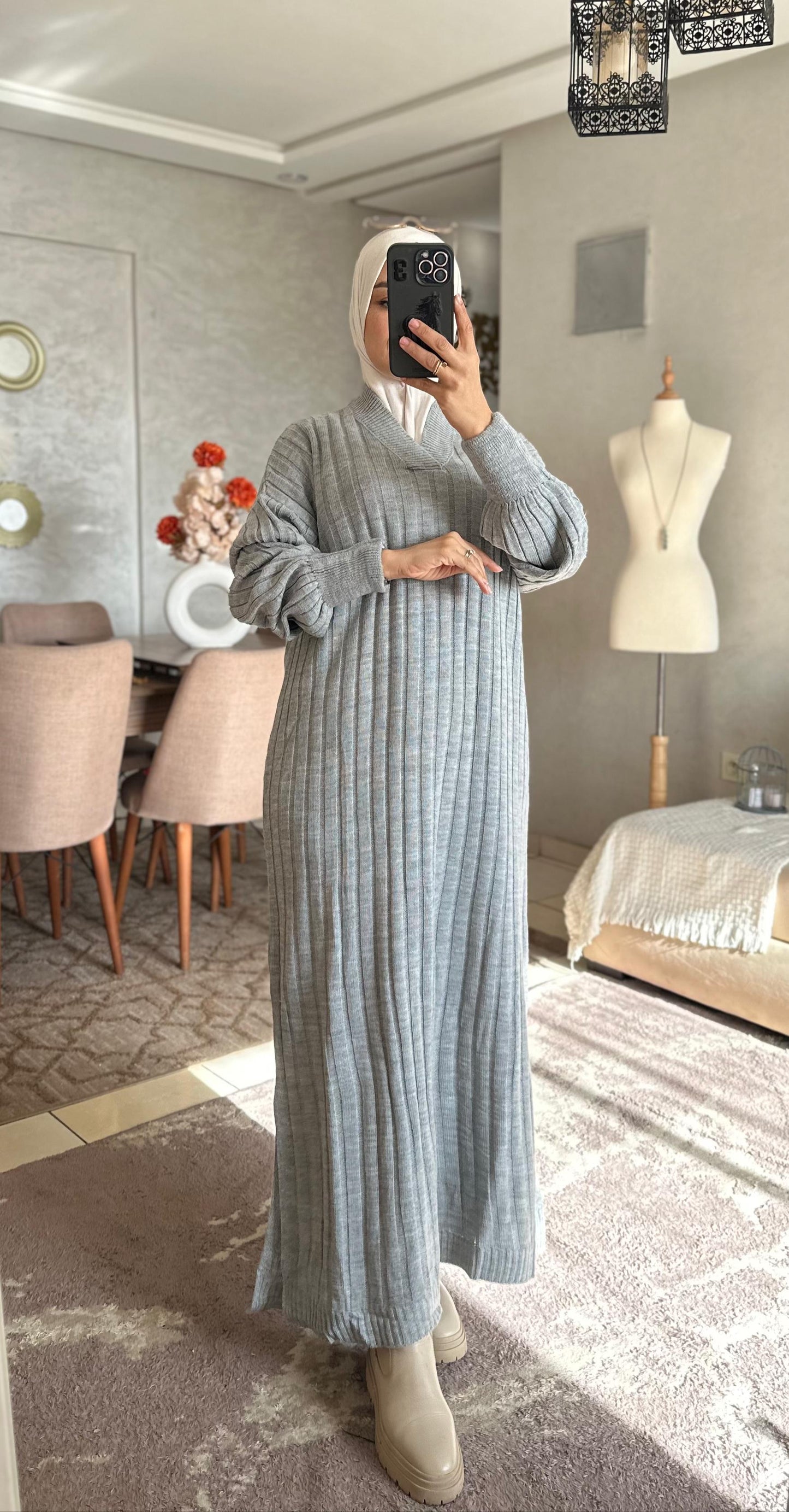 Robe en laine à col V